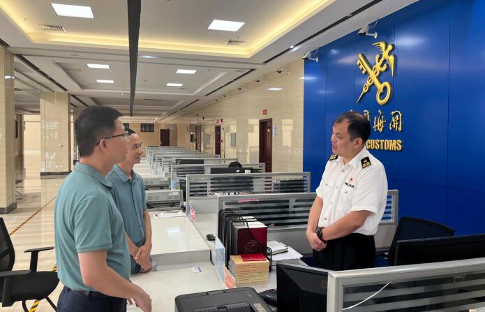 7月19日，在南昌市贛江新區海關辦事大廳督查“處長辦事流程‘大體驗’”活 動開展情況。