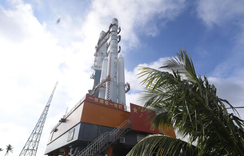 總裝測試完畢的長征七號甲運載火箭。