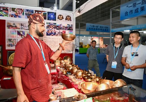 2023年5月18日，第六屆21世紀海上絲綢之路博覽會暨第二十五屆海峽兩岸經貿交易會在福州啟幕，吸引超80個國家和地區政府機構、商協會以及相關駐華企業和境內外120個團組2100余名嘉賓、客商參展參會。