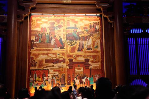 2023年3月20日，游客在山東省曲阜市尼山圣境研學基地的大學堂參觀，感受儒家智慧。