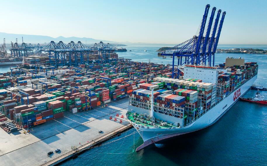 2023年7月10日，“東方比雷埃夫斯”號大型集裝箱船抵達希臘最大港口比雷埃夫斯。