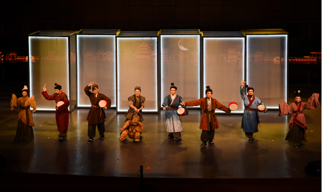 2023年5月25日至28日，國家博物館聯合中國傳媒大學共同出品的首部原創文物活化 舞臺劇 《盛世歡歌》 在國家博物館上演。