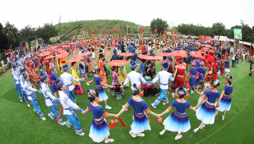 2023年4月21日，以“潮起三月三 奮進新時代”為主題的“三月三”系列活動在南寧市青秀山歡樂啟幕。