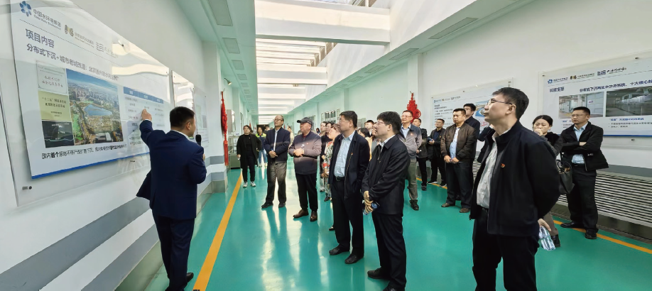 2024年3月，審計署資環司黨支部與署機關服務局相關黨支部聯合開展主題黨日，參觀考察北京碧水污水處理廠。 ﹃