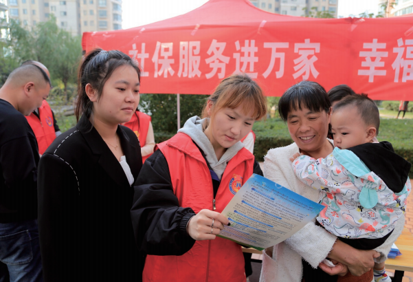人力資源社會保障部在全國組織開展2023年“社保服務進萬家”活動，廣泛宣傳社會保險政策和便 民服務舉措。