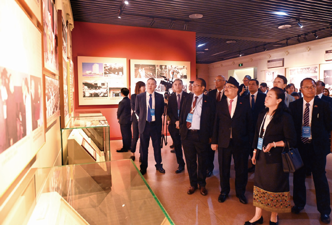 2023年9月12日，全國政協辦公廳組織來自18個國家的駐華使節走進全國政協。