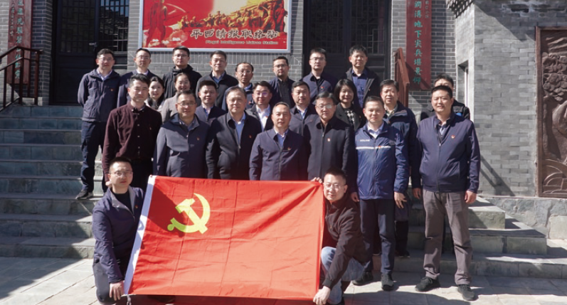 2024年3月29日，應急管理部救災和物資保 障司青年理論學習小組青年干部在北京平西情報 聯絡站紀念館參加黨建聯學聯做活動。