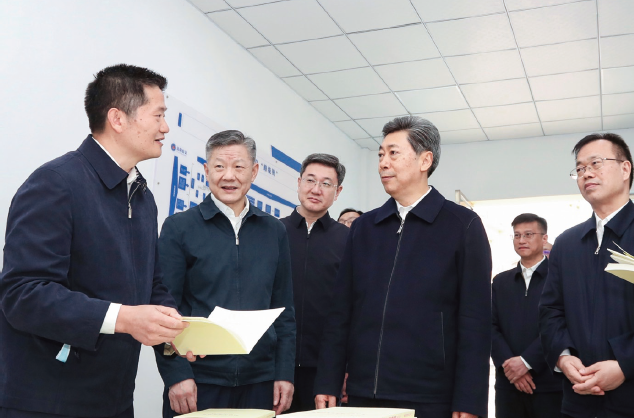 2024年3月27日，作者（ 前排右二） 在重慶市涪陵區馬武鎮綜治中心調研。