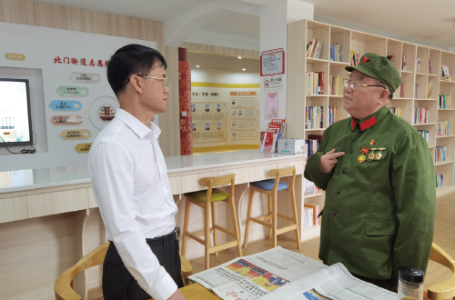 2024年9月24日，作者（ 左） 實地調研江西省吉安市吉州區北門社區退役軍人服務站。
