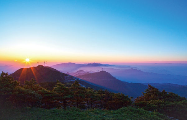 咸寧市堅定不移走生態優先、綠色發展之路，努力打造武漢都市圈自然生態公園城市。 圖為九宮山國家級自然保護區。