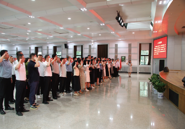 2024年6月28日，西安市委辦公廳青年黨員干部重溫入黨誓詞。