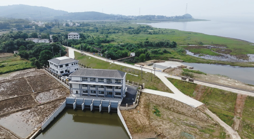 近年來，江西在全省推進“黨建進工地”活動，推動重大項目建設提質增效。圖為2024年5月竣工的九 江長江堤澇區治理工程土橋泵站。