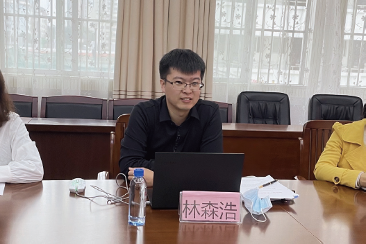 作者在家鄉的小學開展調研。