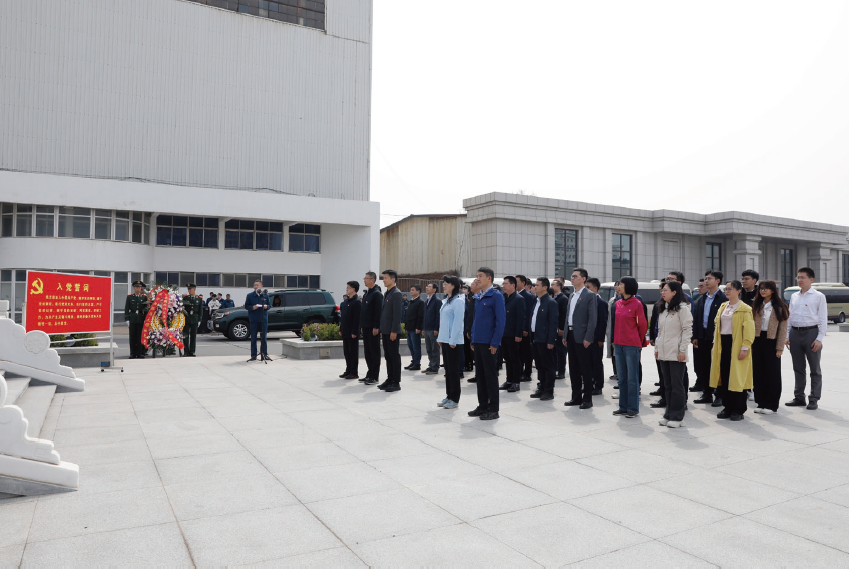 2024年4月26日，國家國防科工局系統司黨支部組織黨員干部重溫入 黨誓詞。