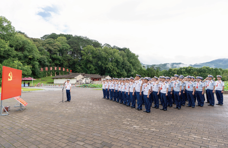 2024年8月1日，福建省消防救援總隊在古田會議會址重溫入黨誓詞。