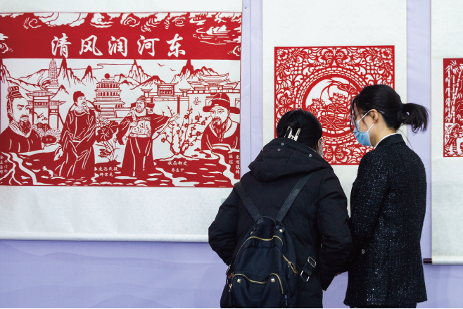 2023年2月3日，黨員干部參觀山西省運城市“翰墨清風，廉潤河東”廉潔文化藝術作品展。
