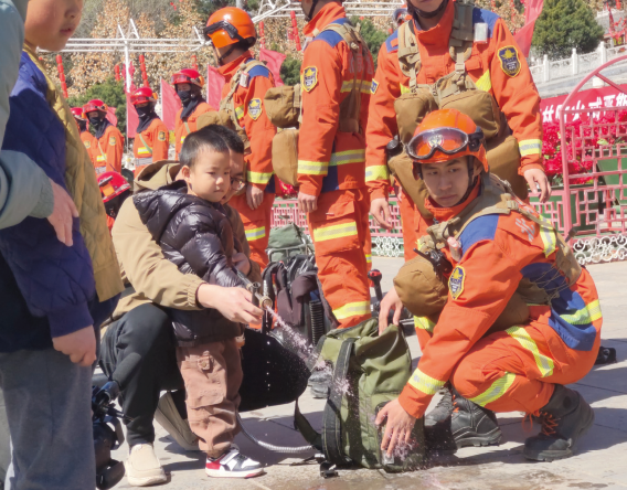 2025年3月26日至31日，北京市森林消防綜合救援總隊集中組織開展清明祭掃 高峰時段森林防火宣傳活動。