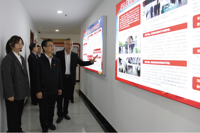 2025年3月25日，作者（ 右二） 赴基層黨建聯系點調研黨建和統計調查工作。